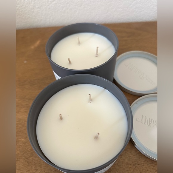 X2 bath and body works LEATHER & BRANDY 3 wick candles NEW - Picture 2 of 3